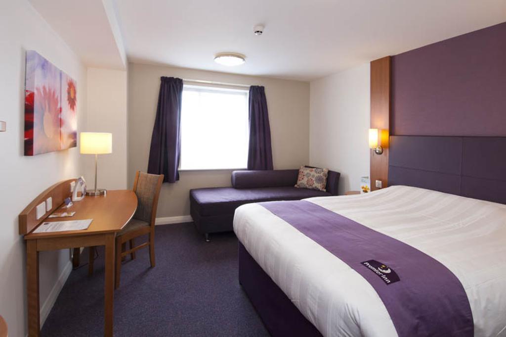 Premier Inn Newcastle - Metro Centre เกทส์เฮด ภายนอก รูปภาพ