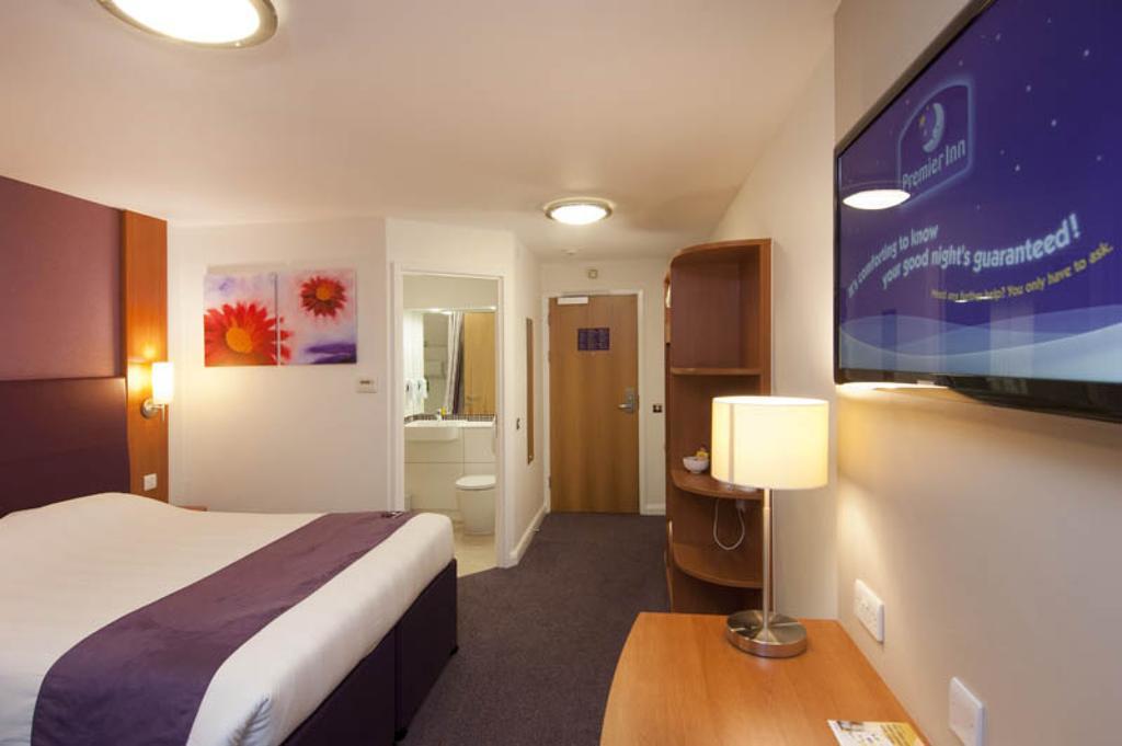 Premier Inn Newcastle - Metro Centre เกทส์เฮด ภายนอก รูปภาพ